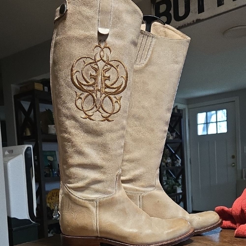 Frye Tan Paige Embroidered Logo Riding Boots Womens Size 7 Zip Back